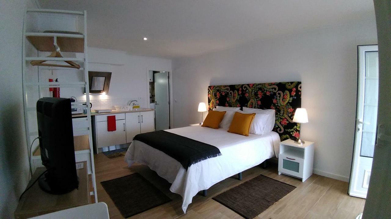 Bed and Breakfast Vistalmar Sao Martinho Сан-Мартинью-ду-Порту Экстерьер фото